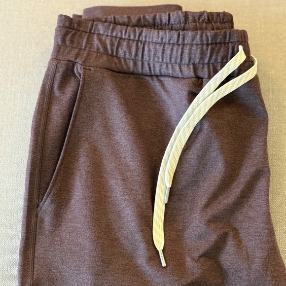 Vuori Performance Jogger *Like New* Java Size L - Picture 7 of 12